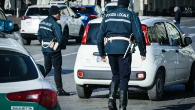 Amelia, prende a testate 3 membri delle forze dell'ordine: arrestato 55enne