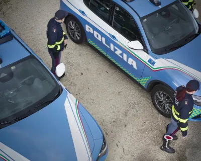 SUV da 100mila euro rubato a Roma e riciclato: scoperto dalla Polizia Stradale sull’A1 grazie all’alta velocità