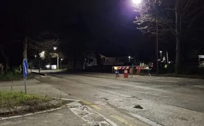 Gubbio, incidenti in via Leonardo da Vinci: strada chiusa dopo i danni causati dall’asfalto fresato