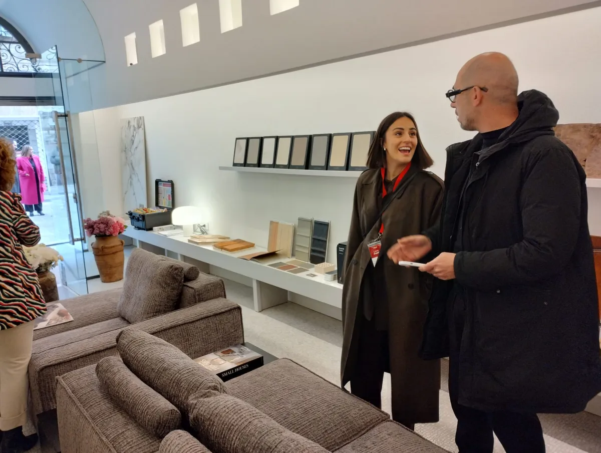 Gubbio, successo per “Vetrìna”: partecipazione e entusiasmo per il progetto di Laura Zoppis