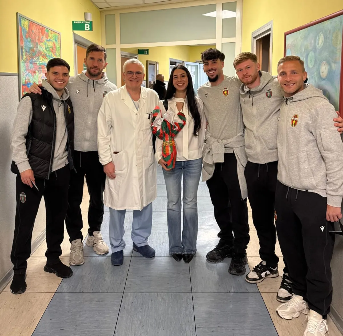 Ternana, auguri di Pasqua: la presidente Rizzo e la squadra in Pediatria al Santa Maria