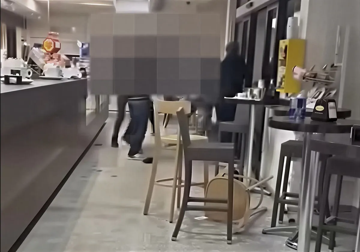 In manette il marocchino per la rissa al Bar Commercio di Terni, si cerca il complice. Il video virale inchioda l'aggressore