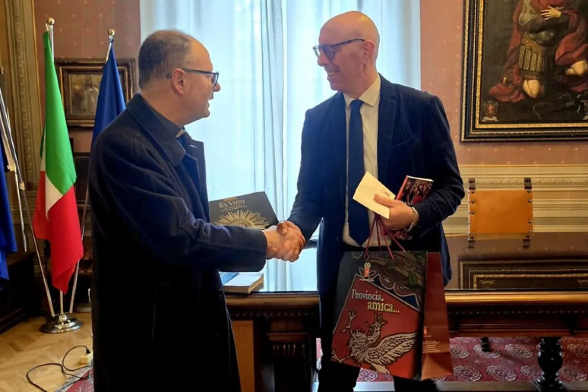 Perugia, in Provincia la benedizione pasquale di monsignor Ivan Maffeis: “Siate cuore della comunità che servite”