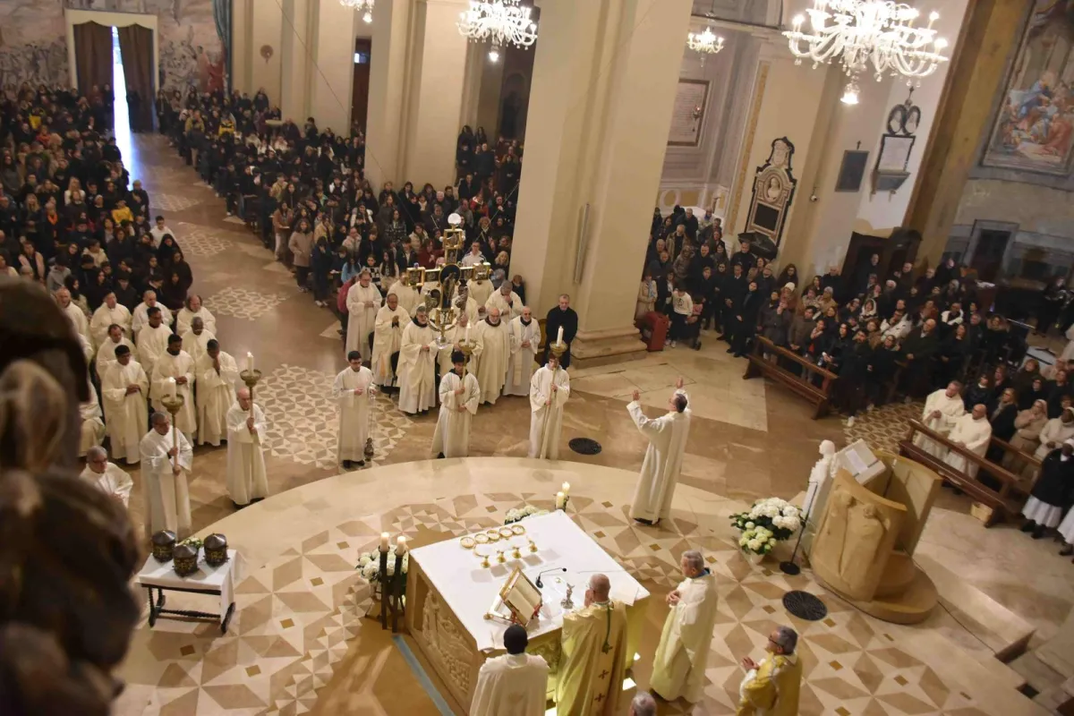 Terni verso la Pasqua. Duomo gremito per la messa crismale del mercoledì santo