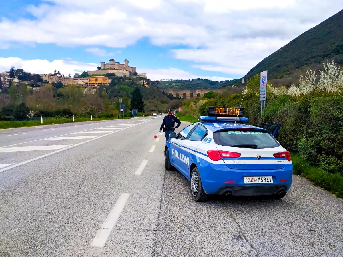 Spoleto, fugge alla vista della Polizia. Arrestato 26enne già espulso dall'Italia e rientrato con false generalità