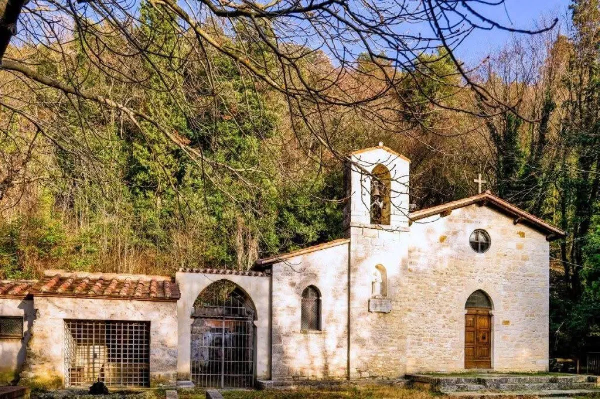 Gualdo Tadino nei “Luoghi di Francesco”: la città protagonista nella guida di Repubblica