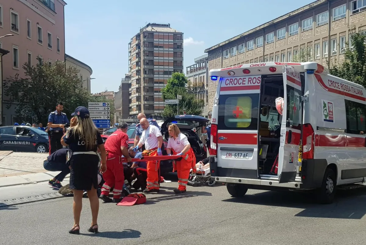 Terni, donna investita in pieno centro: uomo si dà alla fuga, indagini in corso 