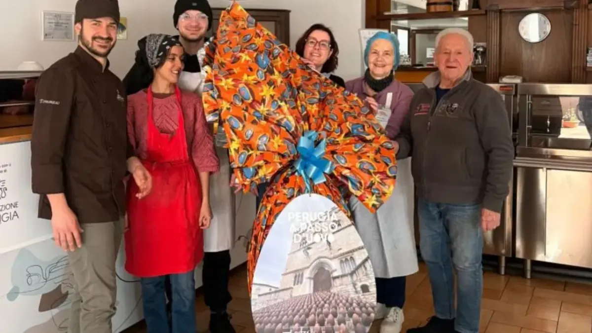 Un uovo da 10 chili per la Caritas di Perugia: il dono della Città del Cioccolato alla mensa dei più fragili