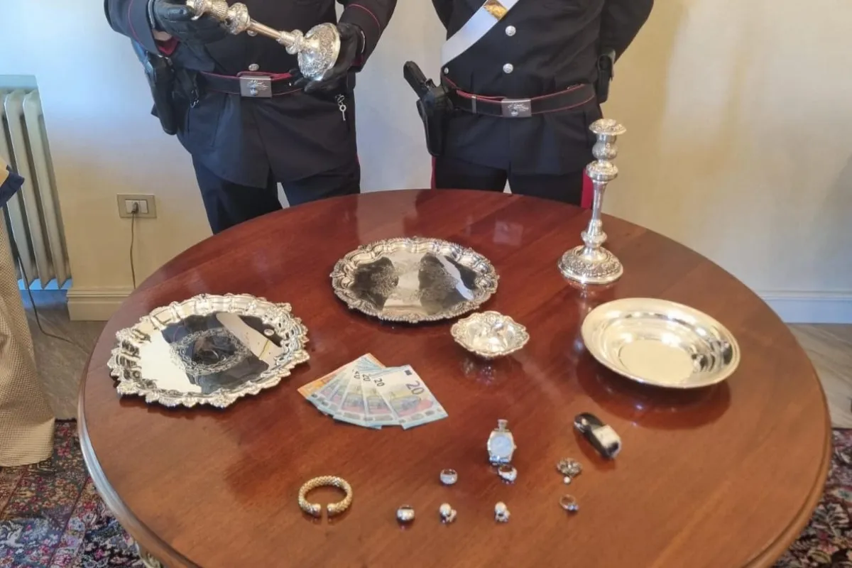 Truffa a una 79enne di Campello, il figlio intuisce l’inganno e chiama i carabinieri: arrestato il finto collega in trasferta