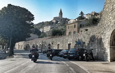 Truffa del finto poliziotto ad anziana, arrestato sulla E45: recuperati 18.500 euro tra contanti e gioielli