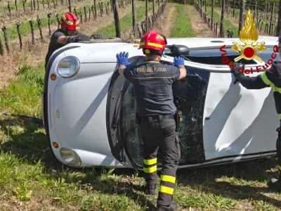 Orvieto, paura in località Santa Maria per un uomo che si è cappottato con la sua autovettura