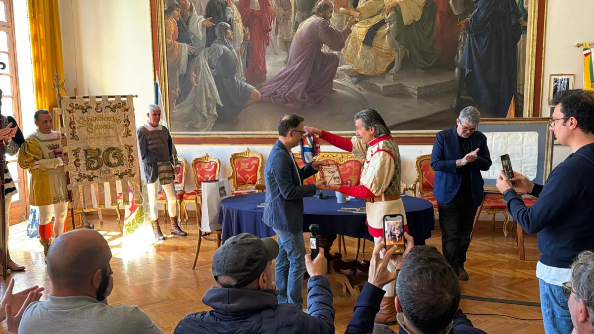 Sbandieratori di Gubbio protagonisti a Cava de’ Tirreni: “Portiamo la nostra storia nel mondo”
