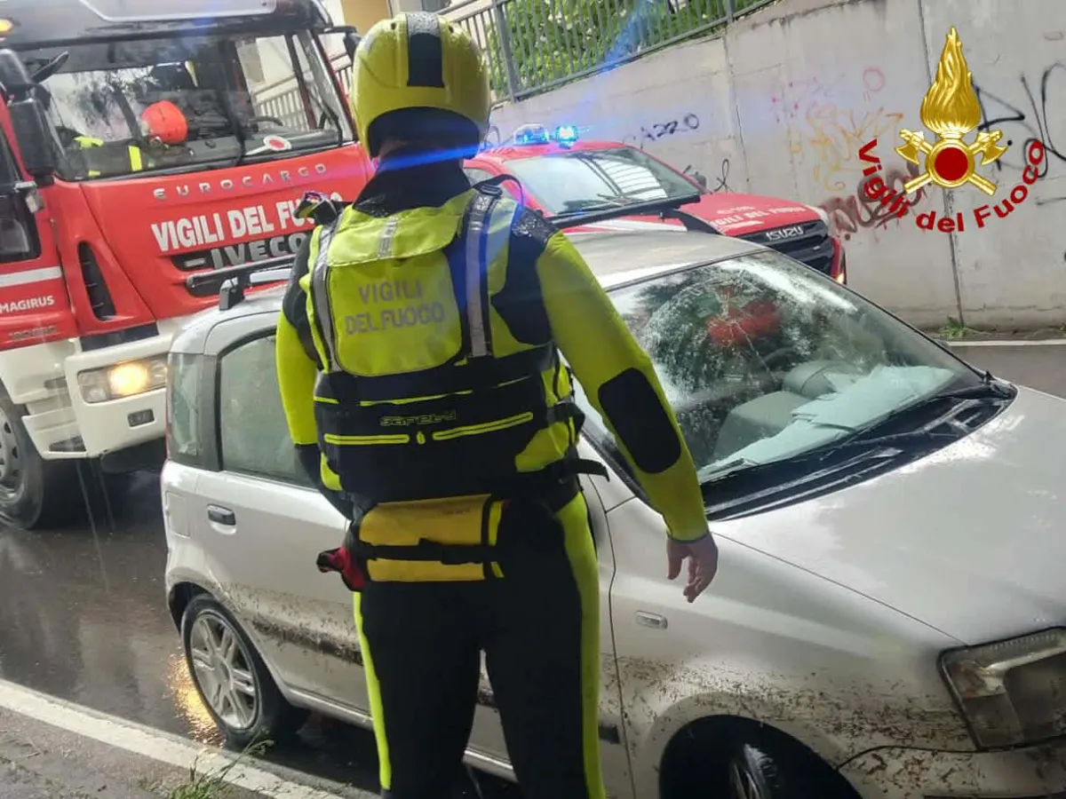 Terni, disagi poco dopo le 17 per un forte temporale: Vigili del fuoco in azione