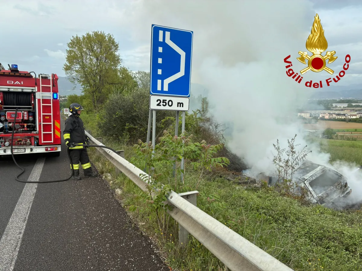 Terni-Orte, veicolo in fiamme: grave la conducente ustionata
