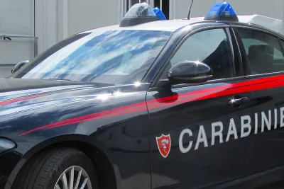 Terni, pestaggio in un centro commerciale: tre minorenni denunciate per aver ferito due ragazzine
