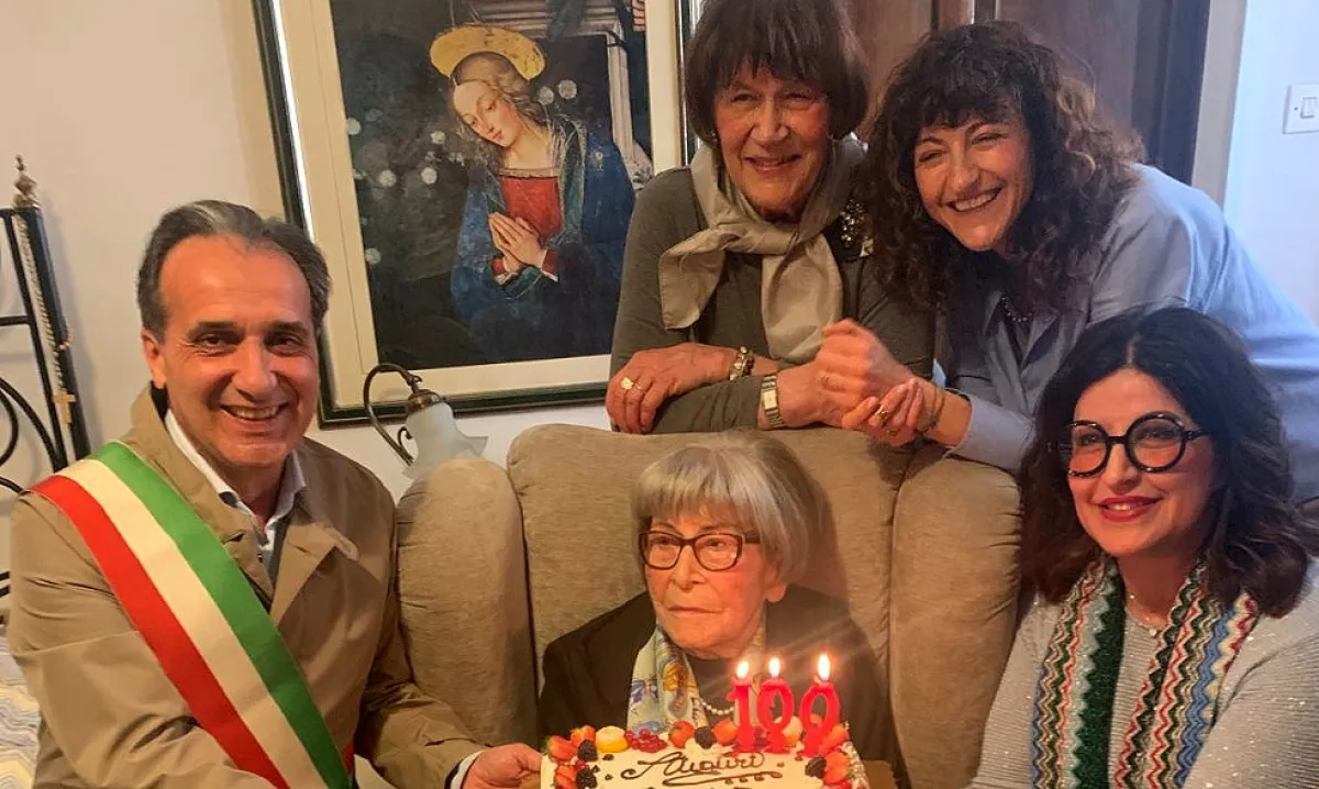 Spello celebra Elsa Palmieri che compie 100 anni: il sindaco Landrini, "Cent'anni di storia che appartengono a tutti noi"