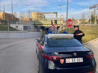 Umbertide, 22enne albanese in arresto per spaccio: nascondeva la droga tra le vie del centro storico