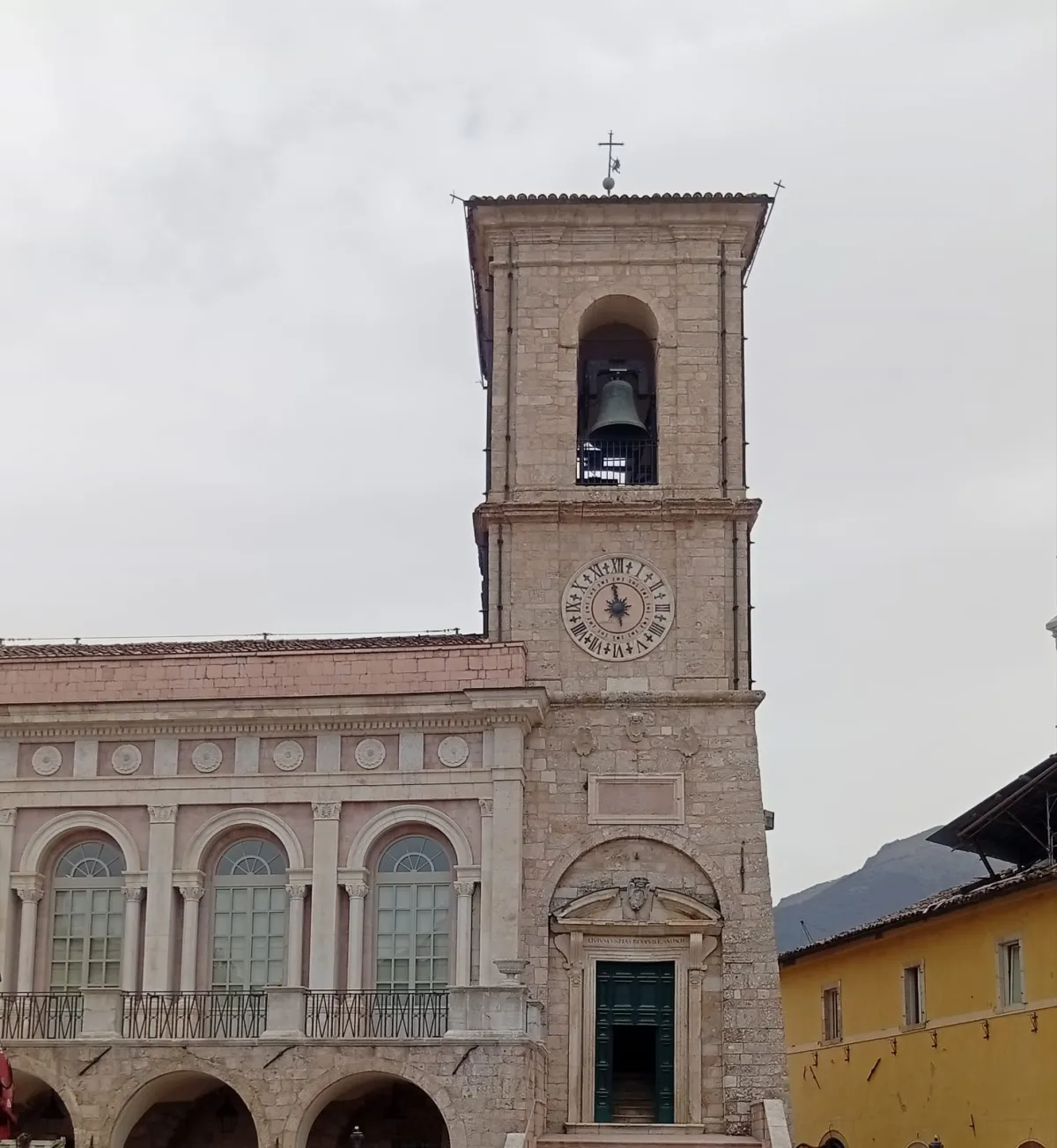 Ricostruzione post sisma, a Norcia riapre il Palazzo comunale: intervento da 7,3 milioni con isolamento sismico tra i più avanzati al mondo