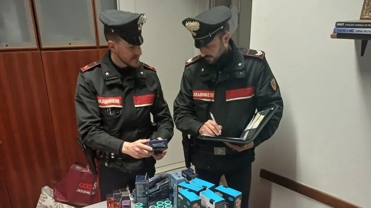 Foligno, rubano due dyson da un negozio: due cittadini rumeni in manette