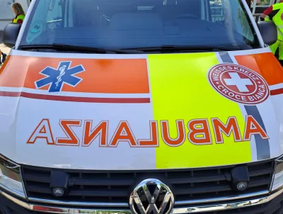 Fossato di Vico, furiosa lite al bar: 50enne cade e batte la testa, ricovero in codice rosso