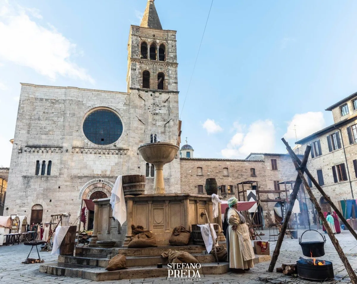 Primavera medievale a Bevagna, edizione speciale per l'ottocentenario di San Francesco: convegni, spettacoli e mestieri dal 30 aprile al 3 maggio
