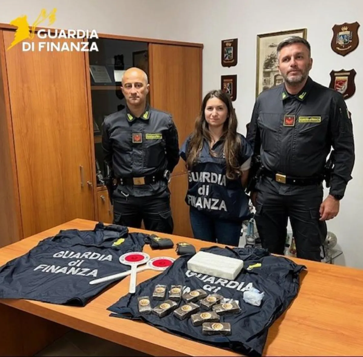 La Guardia di Finanza di Terni sequestra 300mila euro di droga. Uomo in fuga nelle campagne di Attigliano 