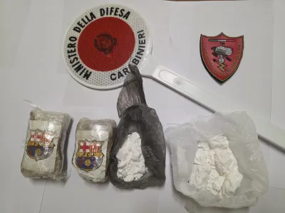 Todi, arrestato 23enne. In auto aveva 10mila euro di droga tra hashish e cocaina