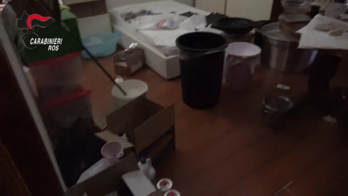 Foligno, blitz dei Carabinieri in una villa: scoperta una raffineria di droga e tre persone arrestate