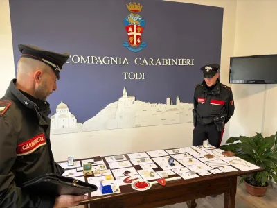 Truffa un'anziana a Cesena, 34enne arrestato dai Carabinieri di Todi. Recuperata l'intera refurtiva