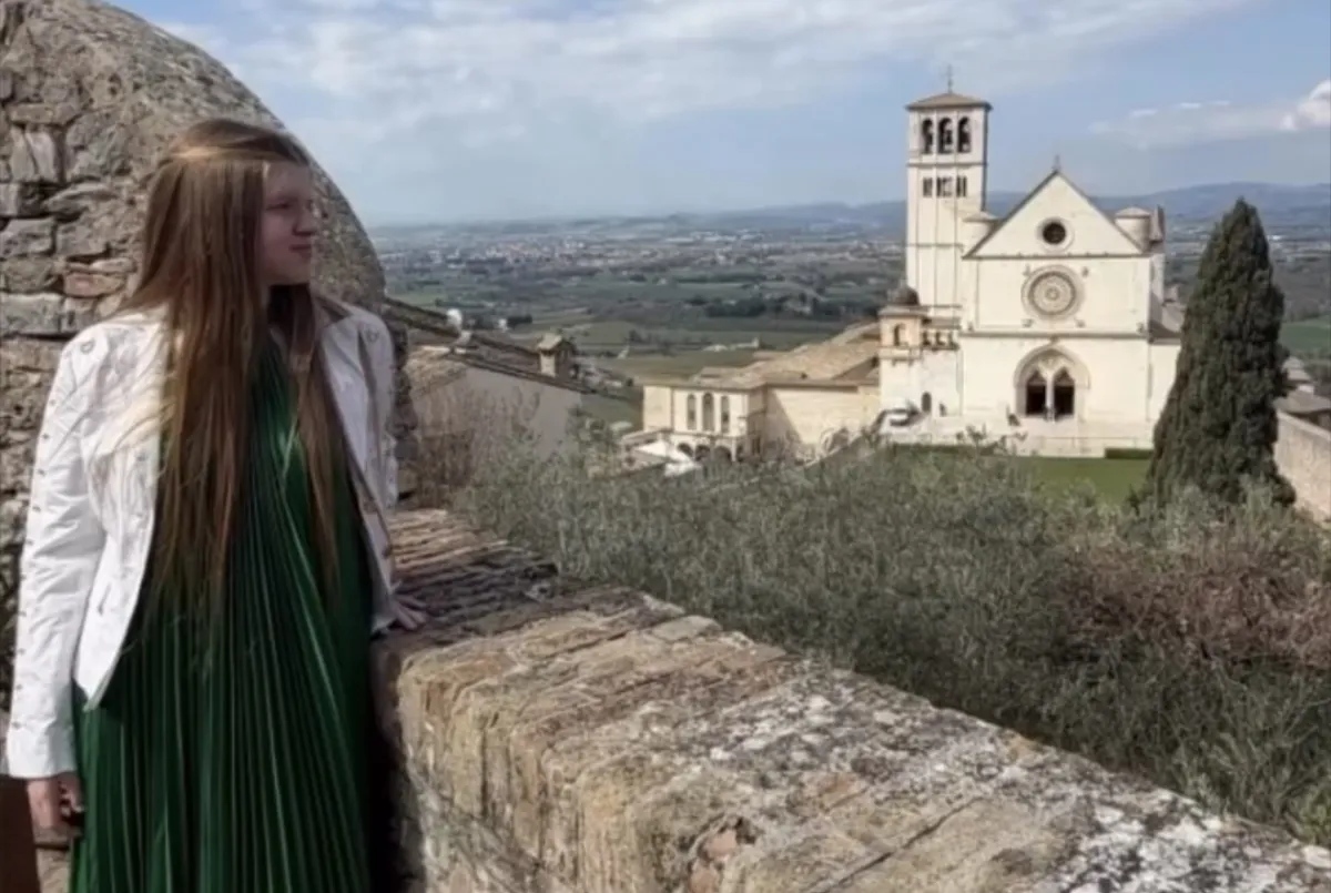 Perugia, la giovane cantante Linda Loreti incontra il Presidente della Provincia Presciutti: “I sogni vanno sempre inseguiti”