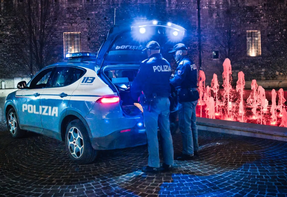 Terni, con l'auto a zigzag in pieno centro storico: 24enne fermata e arrestata per spaccio di cocaina