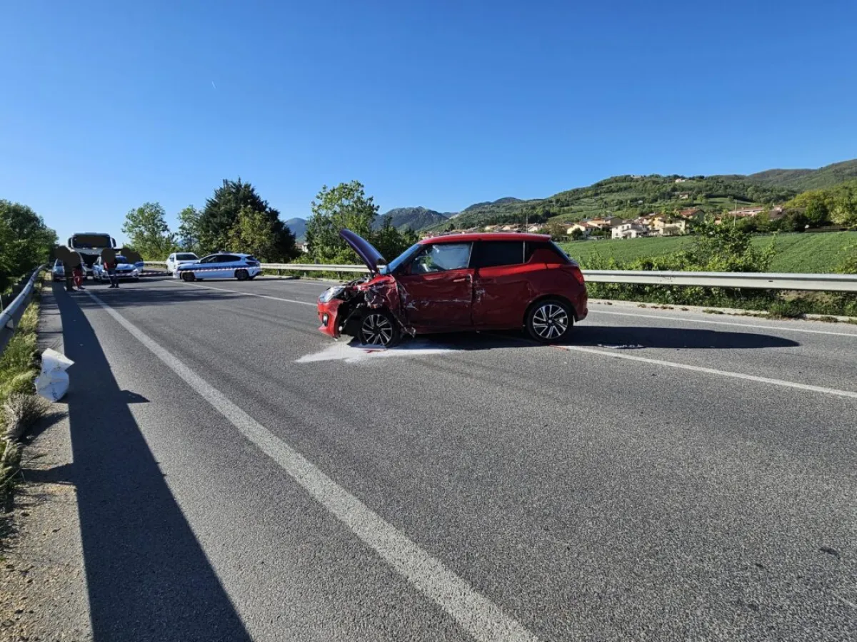 Incidente sulla SS 219 a Padule: tre feriti e traffico bloccato per oltre un’ora