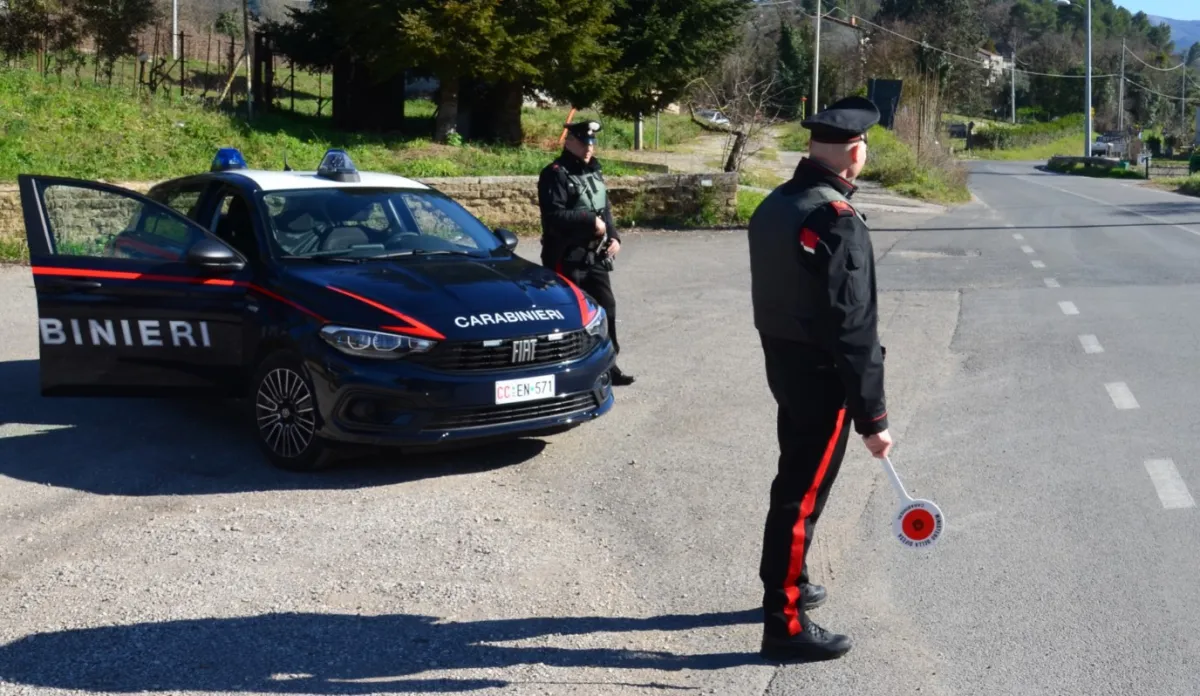 Terni, tentato furto in villa con roncola e cocaina: arrestato 23enne marocchino. Fuga dei complici