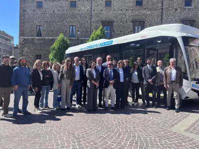 Terni, da domani in strada i primi due bus a idrogeno: “Taglieremo fino a 20 chili di PM10 all’anno”