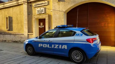 Foligno, armato di forbici rapina una farmacia in pieno giorno: ladro in fuga col bottino