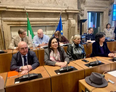 Bandecchi criticato per aver cantato Bella ciao. La replica: "Canto quello che mi pare"