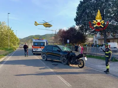 Città di Castello, grave incidente tra auto e moto: centauro trasportato in elisoccorso