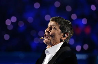 Trionfo al Pala Terni per Gianni Morandi. Il concerto dell'eterno ragazzo della musica italiana incanta il pubblico