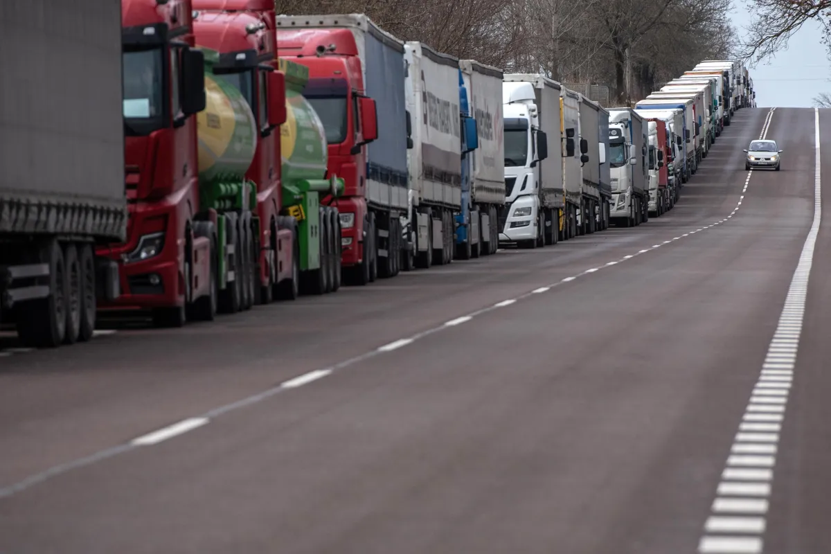 Caro gasolio, gli autotrasportatori umbri sotto scacco: “Rincari del 20%, ora il Governo eviti il fermo dei Tir”