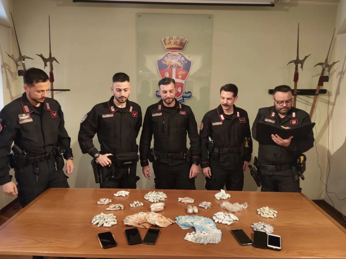 Perugia, quasi tre chili di eroina nello zaino: 221 ovuli sequestrati a Fontivegge, arrestato trentasettenne nigeriano