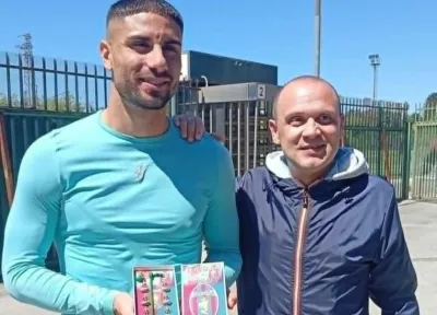 Un amuleto rossoverde: Perotti dona a Capuano la Ternana Subbuteo "Anno 100"