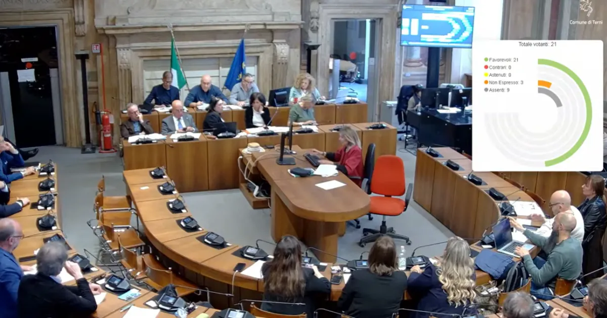 Terni, doppia commissione speciale su ospedale e Ternana: il Consiglio comunale riapre i fronti Bandecchi-Proietti e il caso Rizzo