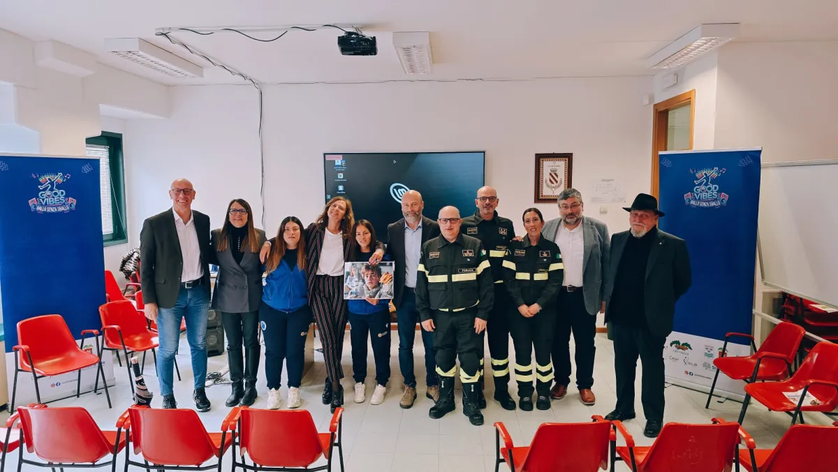 “Good Vibes a scuola” fa tappa a Gualdo Tadino: giovani, istituzioni e Vigili del Fuoco insieme per promuovere sicurezza e prevenzione