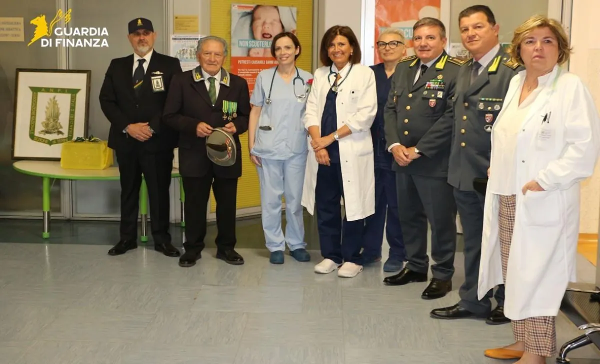 Terni, solidarietà della Guardia di Finanza alla Pediatria. Una donazione per i piccoli pazienti