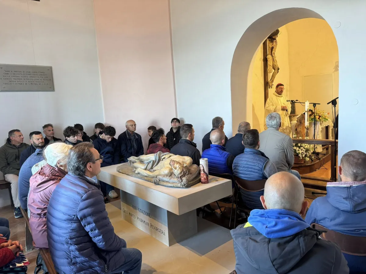 Salita a San Girolamo, Capitani e Capodieci in pellegrinaggio verso la Festa dei Ceri