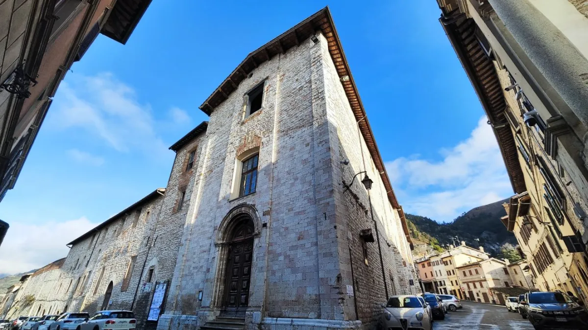 Gubbio, al via il cantiere della Santissima Trinità: dopo il sisma 2016 parte il recupero da 300mila euro