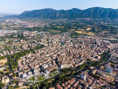 Terni, il centro non trattiene più: il 60% dei visitatori scappa entro un’ora e metà ha oltre 55 anni