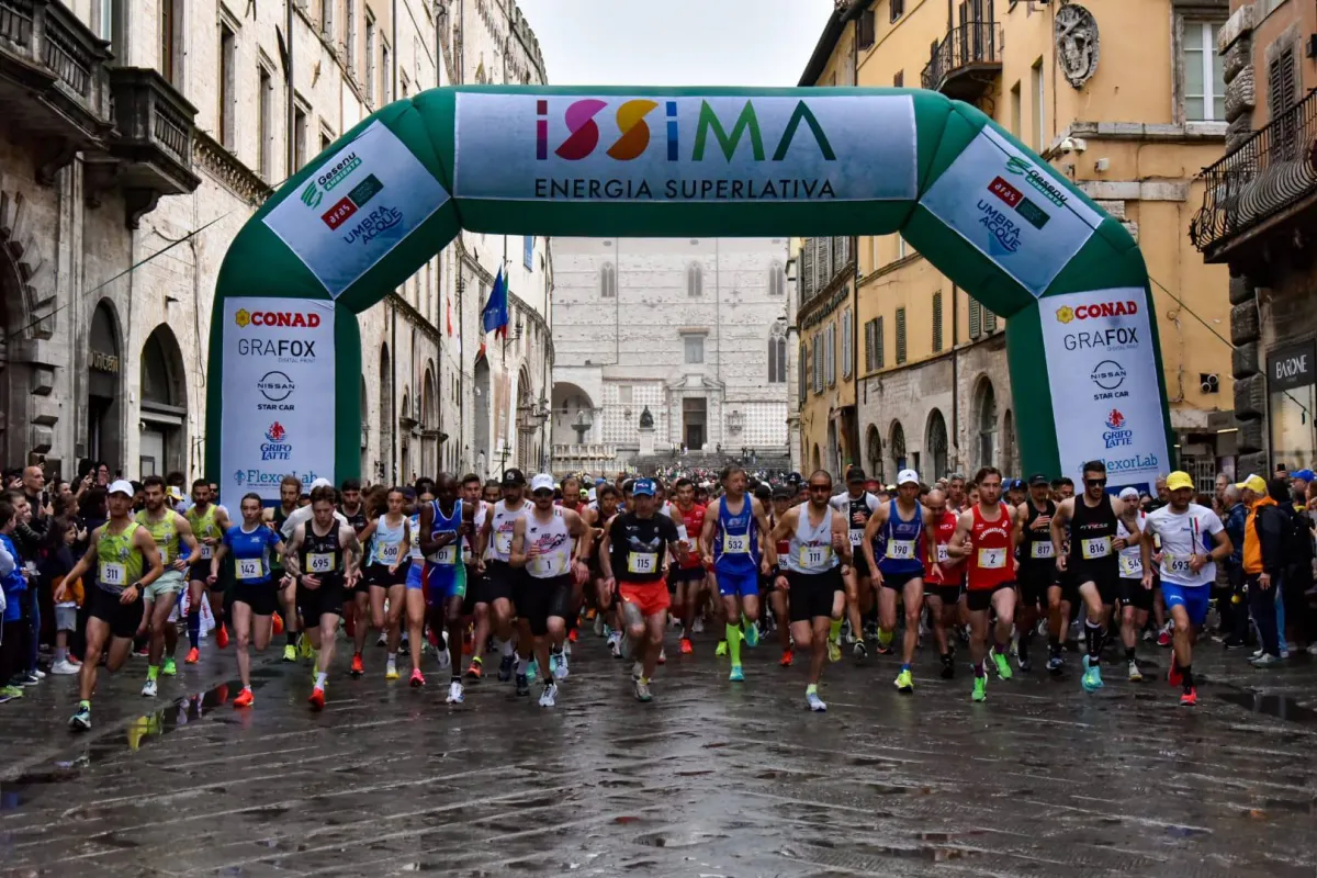 Tutti di corsa, che successo la Grifonissima a Perugia: trionfano Loitanyang e Ribigini