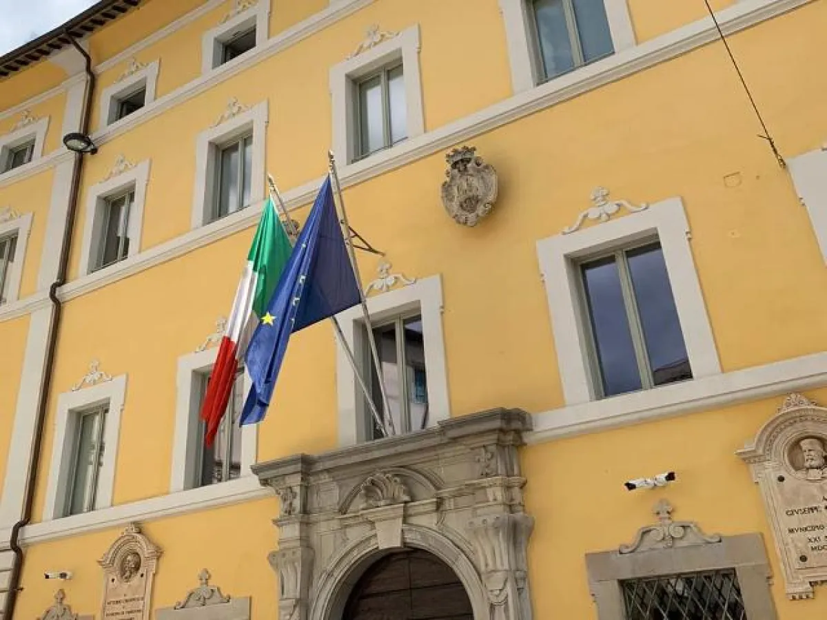 Umbertide, il Comune frena l'apertura del centro islamico: "Non può essere considerato una moschea secondo il piano urbanistico"