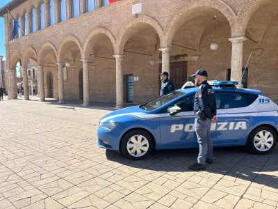 Assisi, cocaina nascosta sotto il tappetino dell’auto: arrestato ventenne con precedenti per spaccio